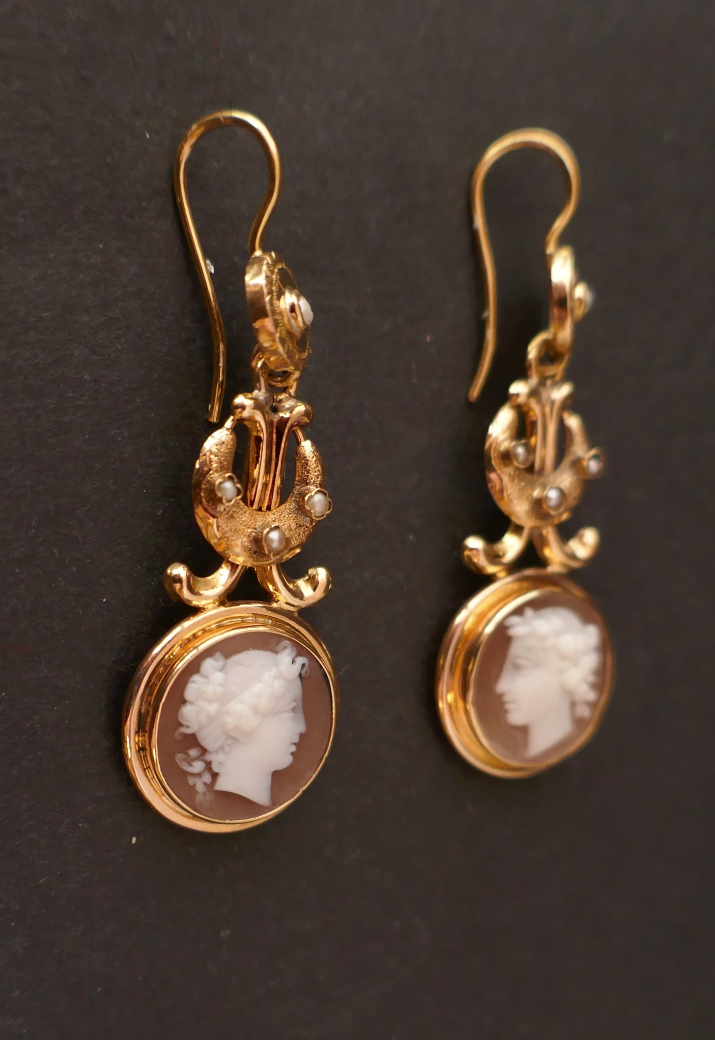 Paire De Pendants d'Oreilles Camées, Or 18 Carats