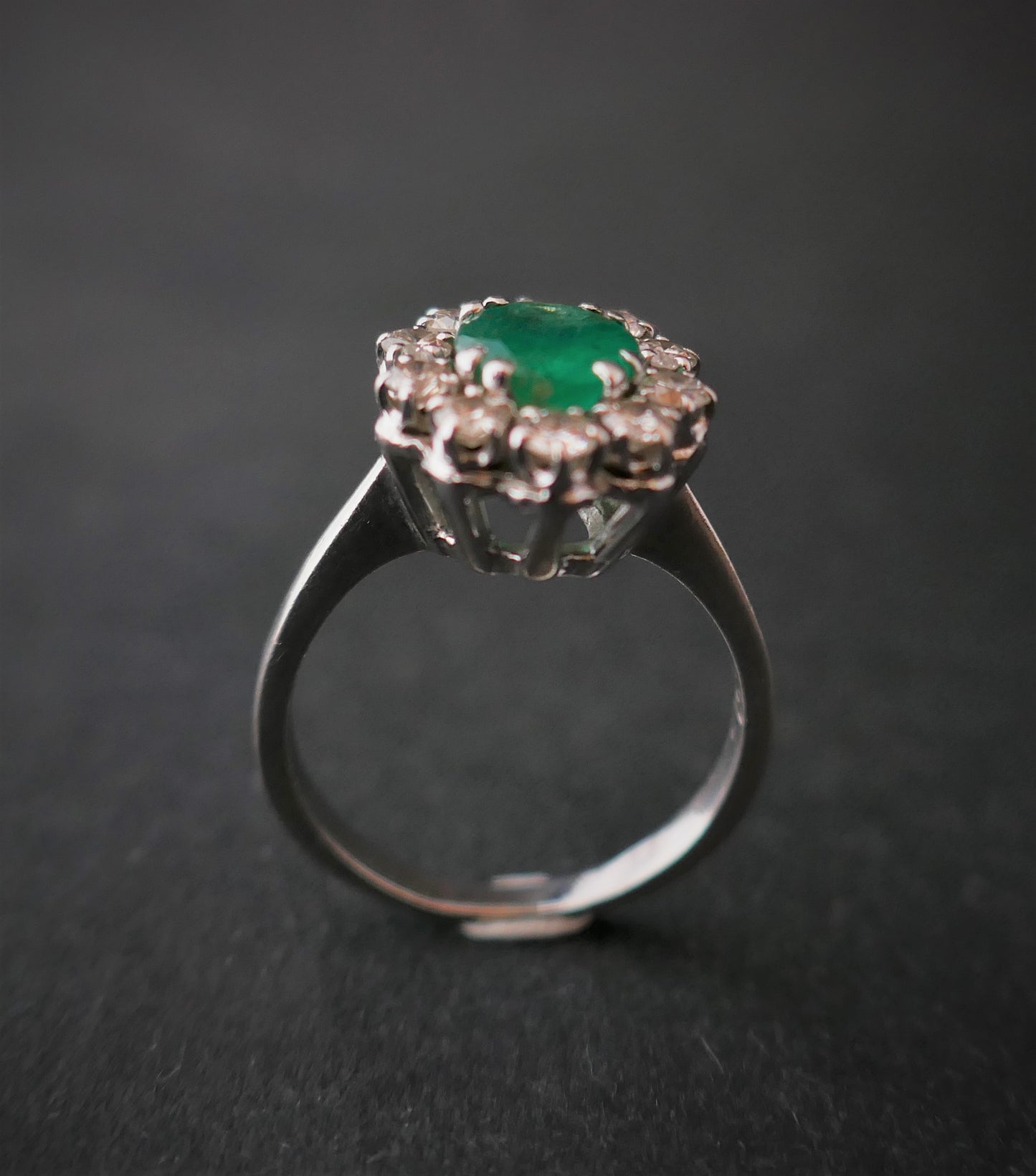 Bague émeraude Et Diamants, Or Blanc 18 Carats