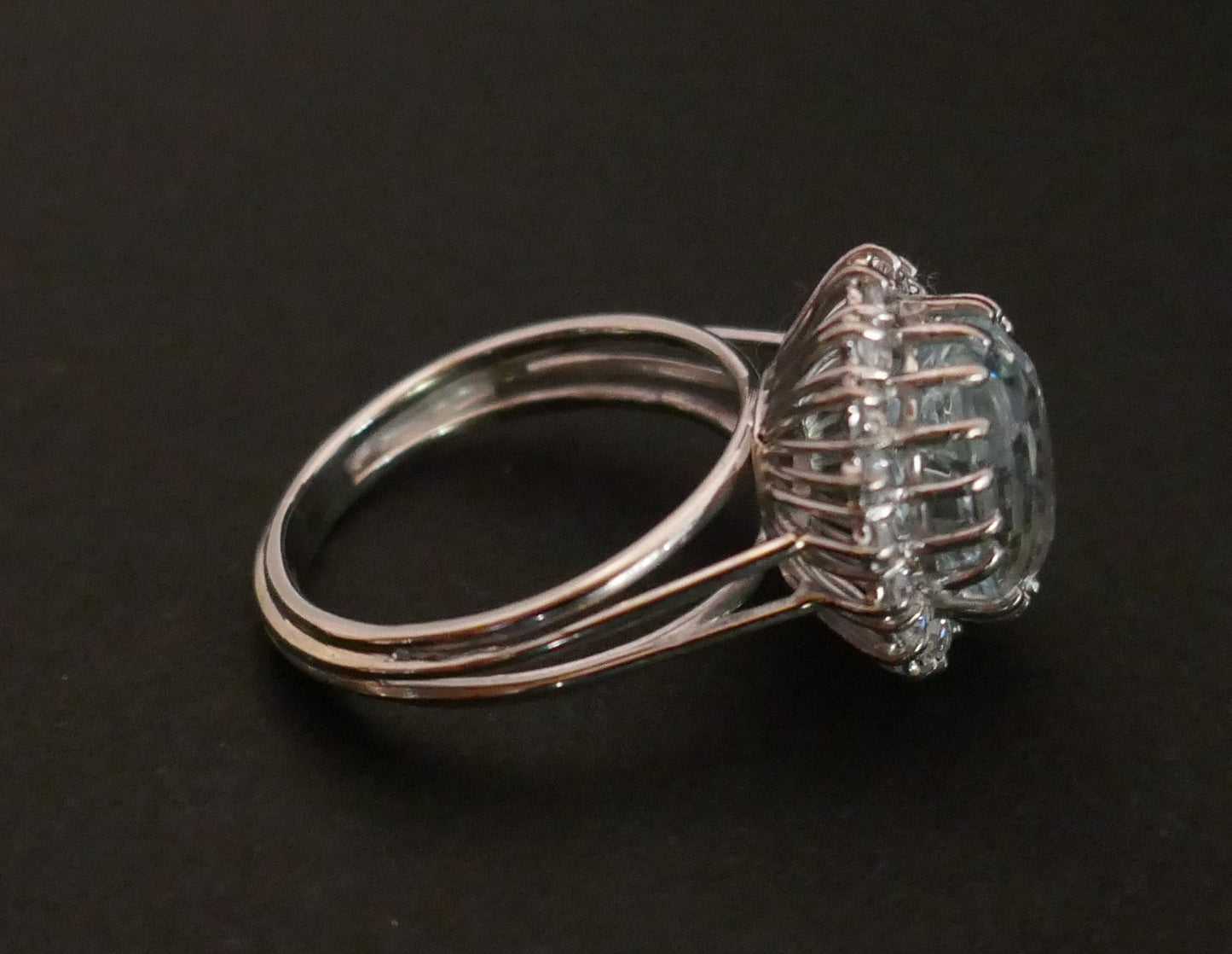 Bague Sertie d'Une Aigue Marine Et Diamants