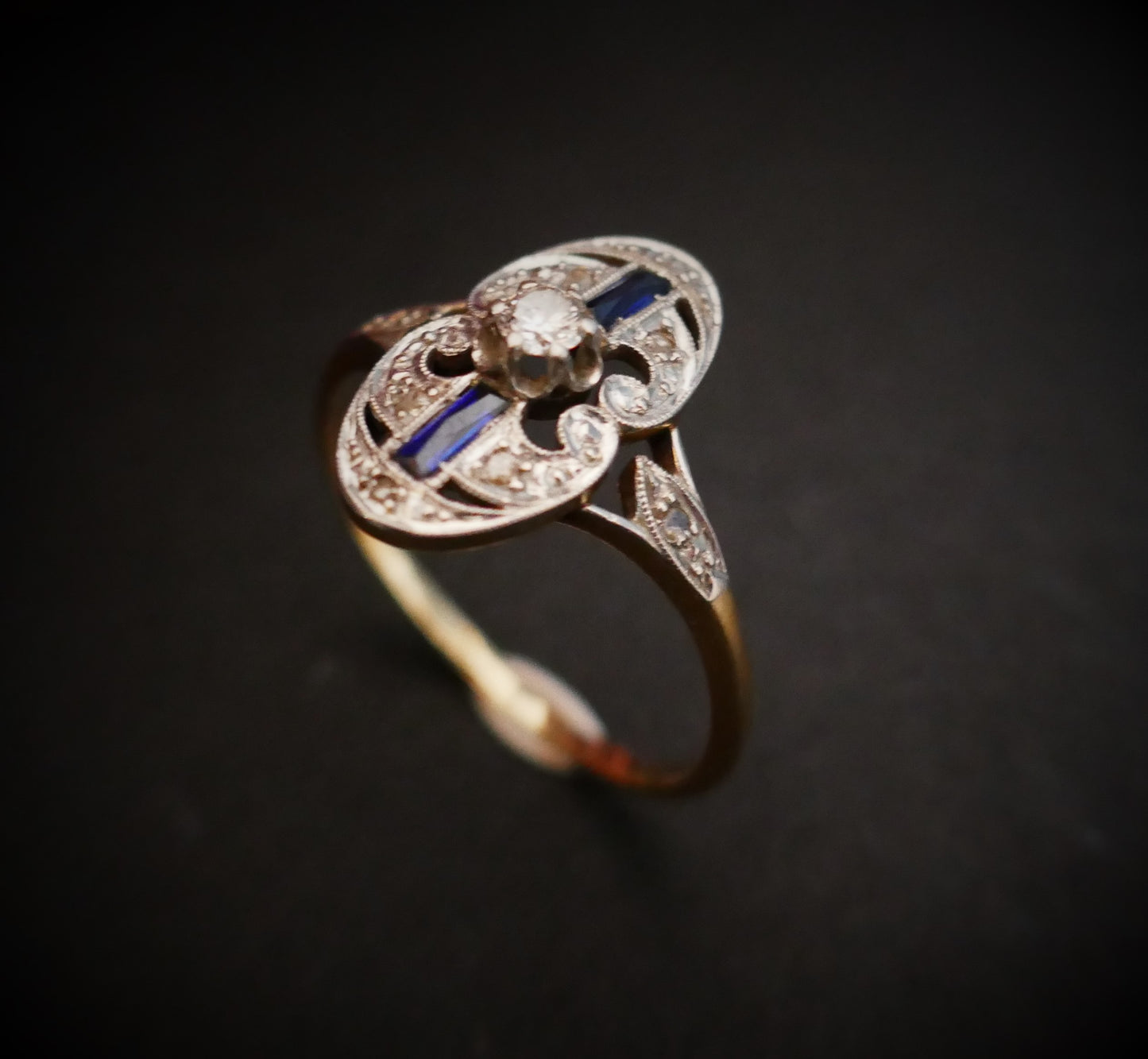 Bague Art Déco Diamants Et Saphirs Calibrés, Or 2 Tons