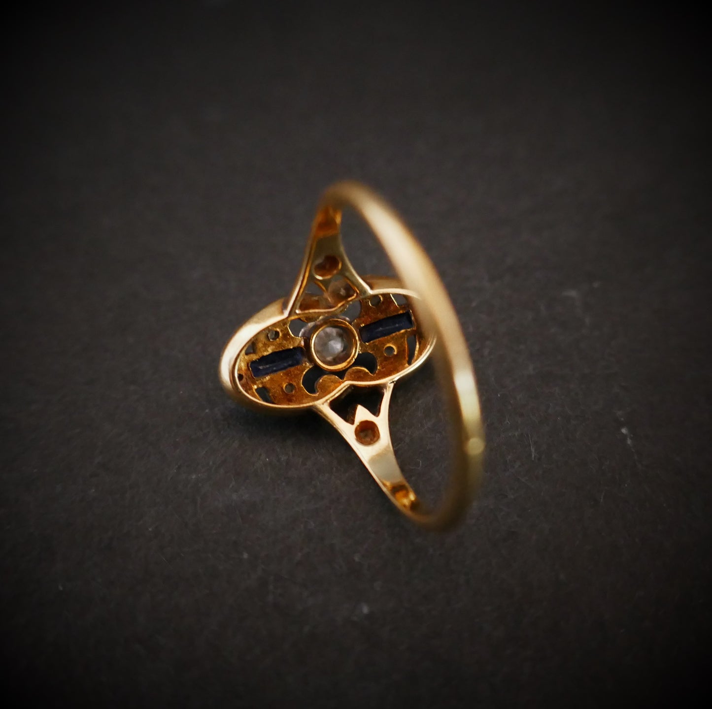 Bague Art Déco Diamants Et Saphirs Calibrés, Or 2 Tons