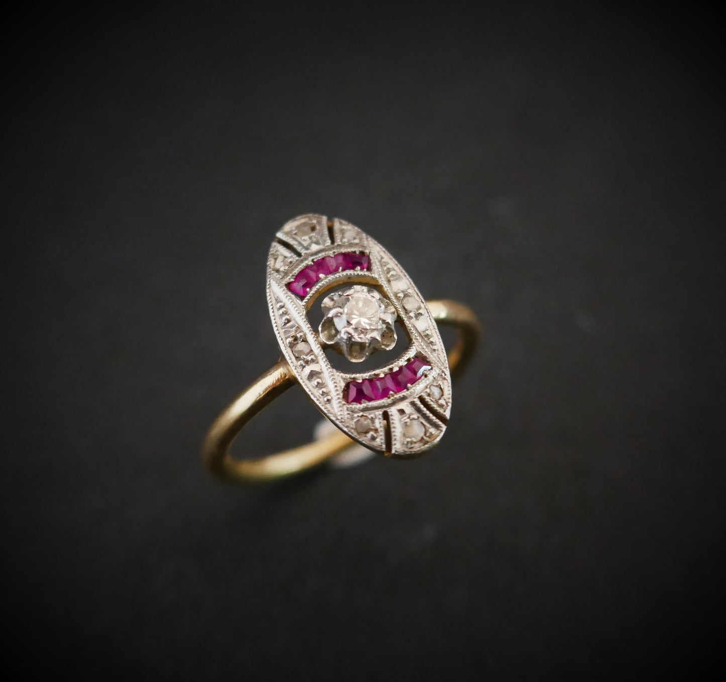 Bague Art Déco Diamants Et Rubis Calibrés, Or 2 Tons