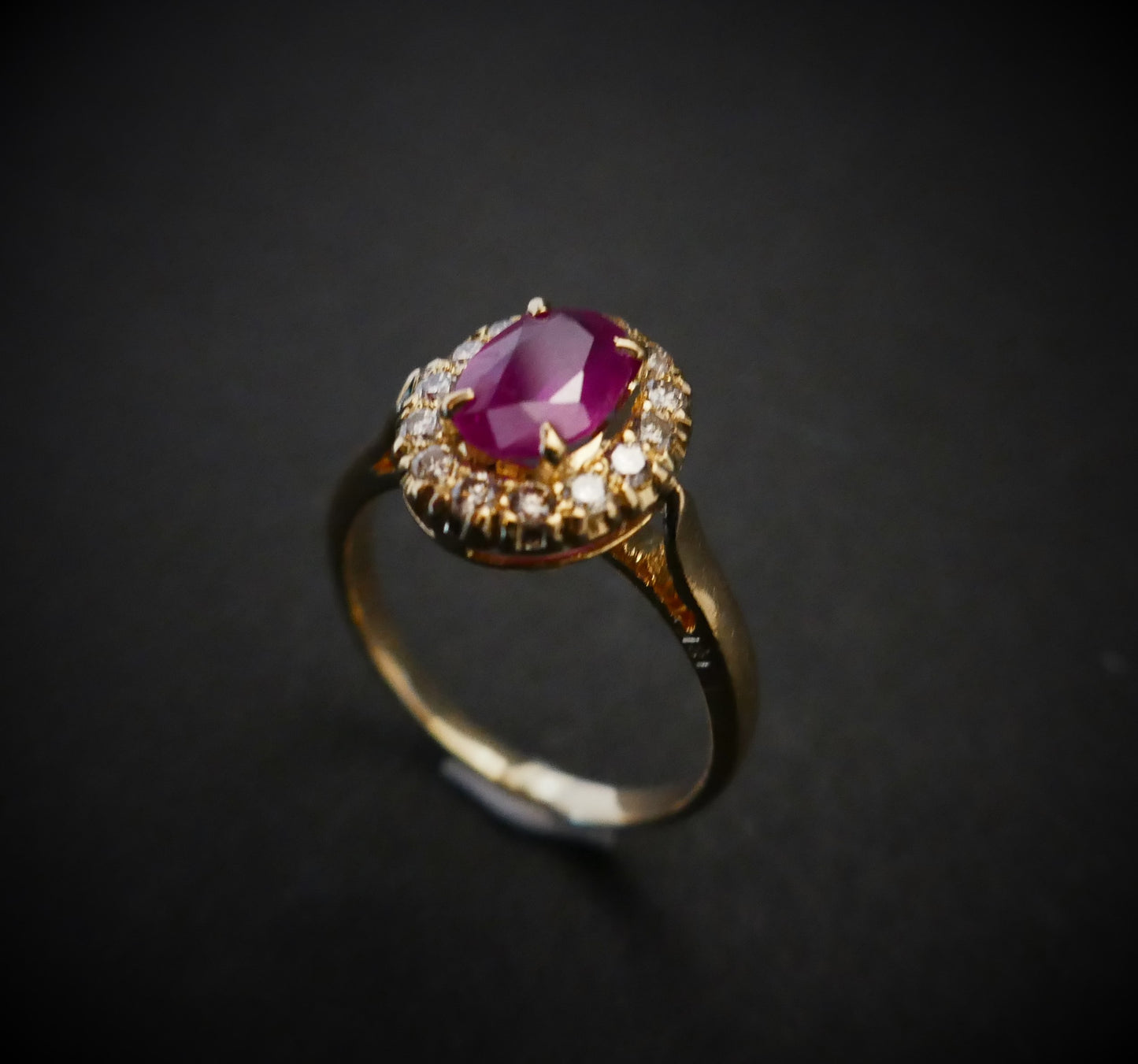 Bague Rubis Diamants, Or 18 Carats
