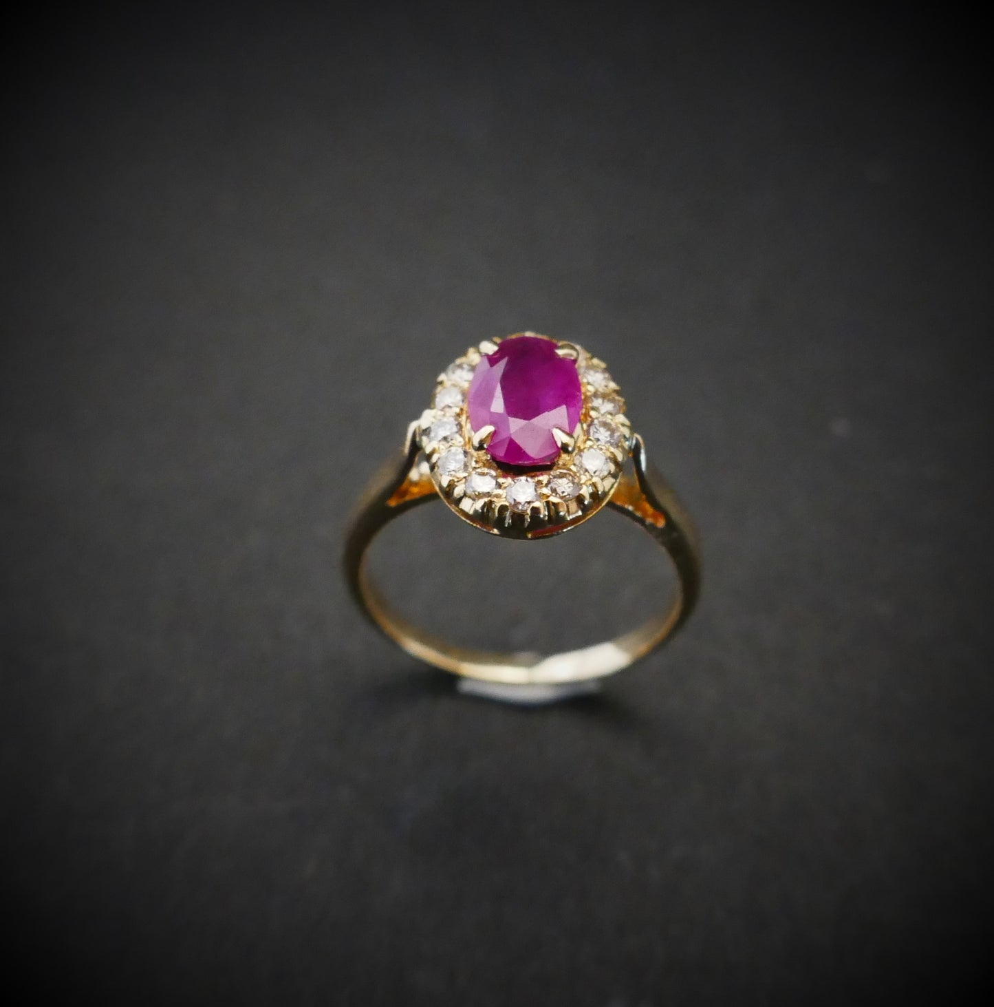 Bague Rubis Diamants, Or 18 Carats