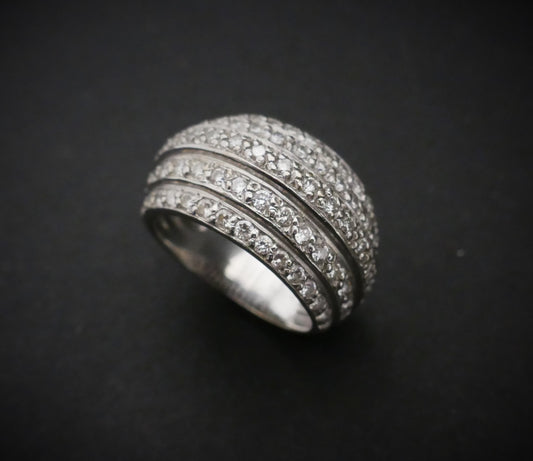 Bague à Gradins Sertie De Diamants