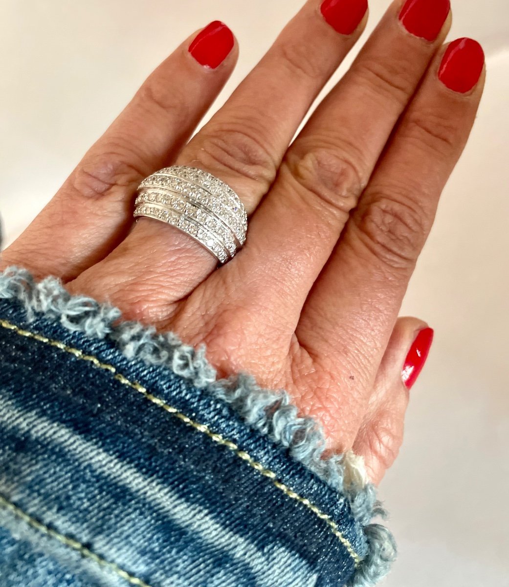 Bague à Gradins Sertie De Diamants