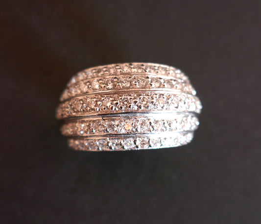 Bague à Gradins Sertie De Diamants