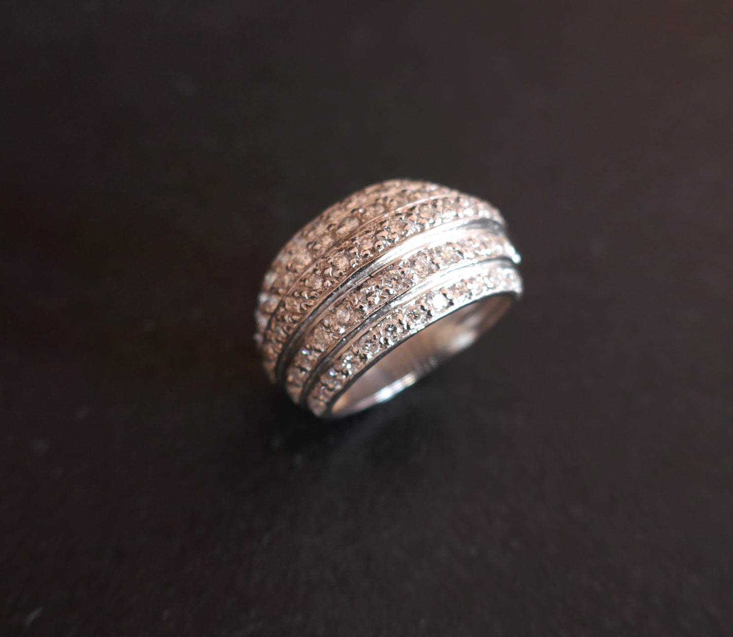 Bague à Gradins Sertie De Diamants