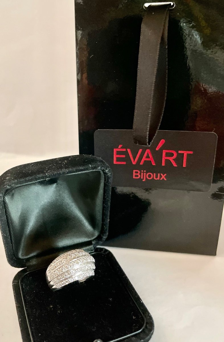 Bague à Gradins Sertie De Diamants