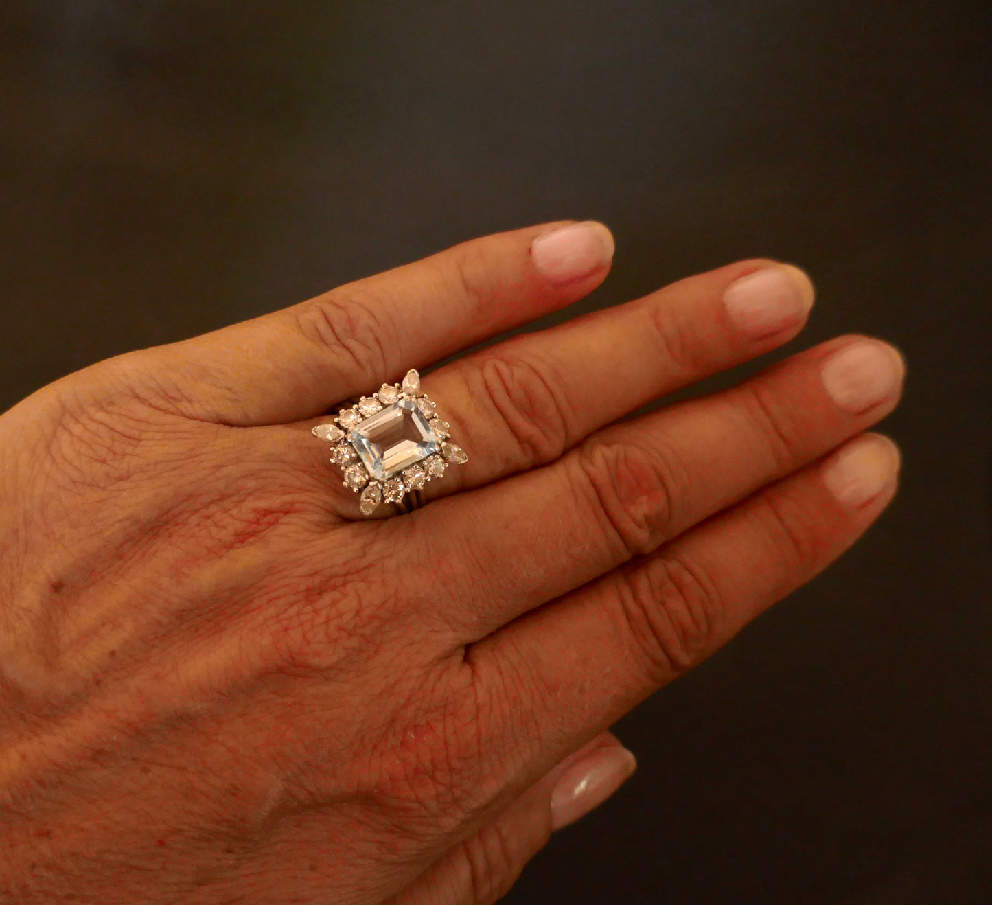 Bague ornée d'une Aigue Marine et diamants, époque Art Déco