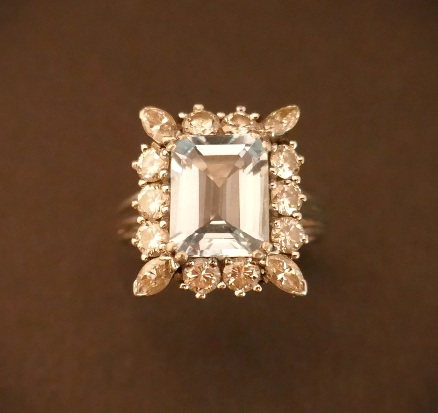 Bague ornée d'une Aigue Marine et diamants, époque Art Déco