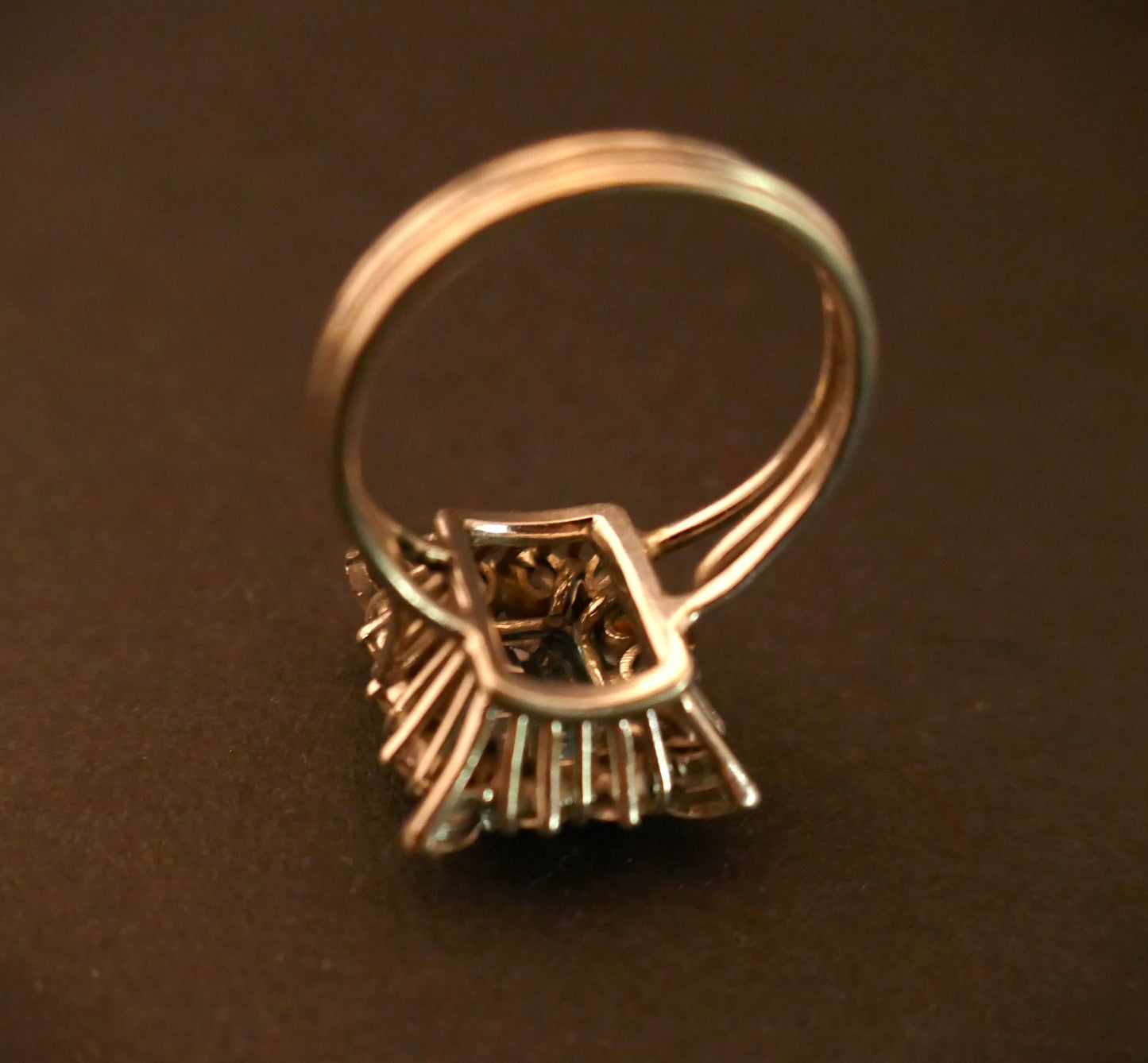 Bague ornée d'une Aigue Marine et diamants, époque Art Déco