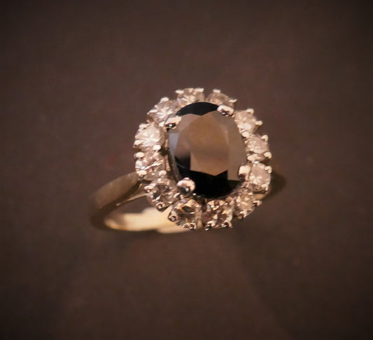 Bague Saphir Entourage Diamants, Or Blanc 18 Carats