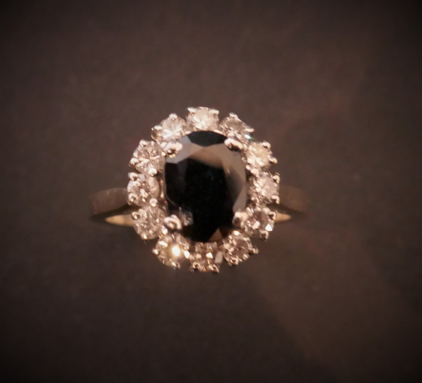 Bague Saphir Entourage Diamants, Or Blanc 18 Carats