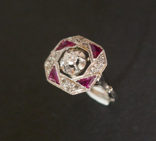Bague Art Déco Diamants Et Rubis Calibrés