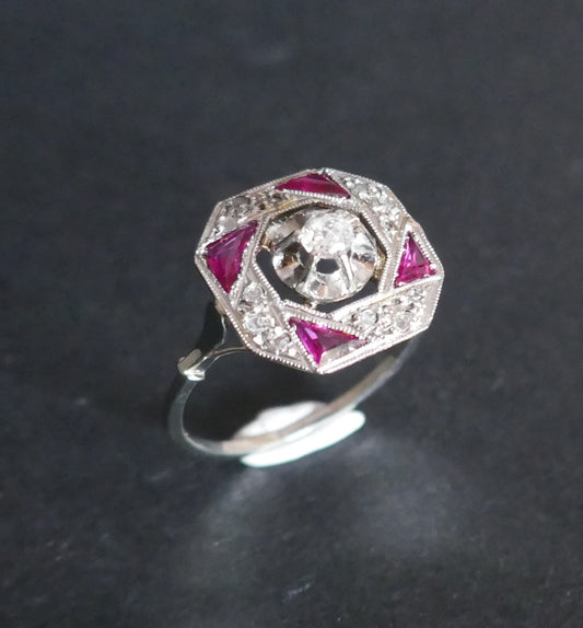 Bague Art Déco Diamants Et Rubis Calibrés