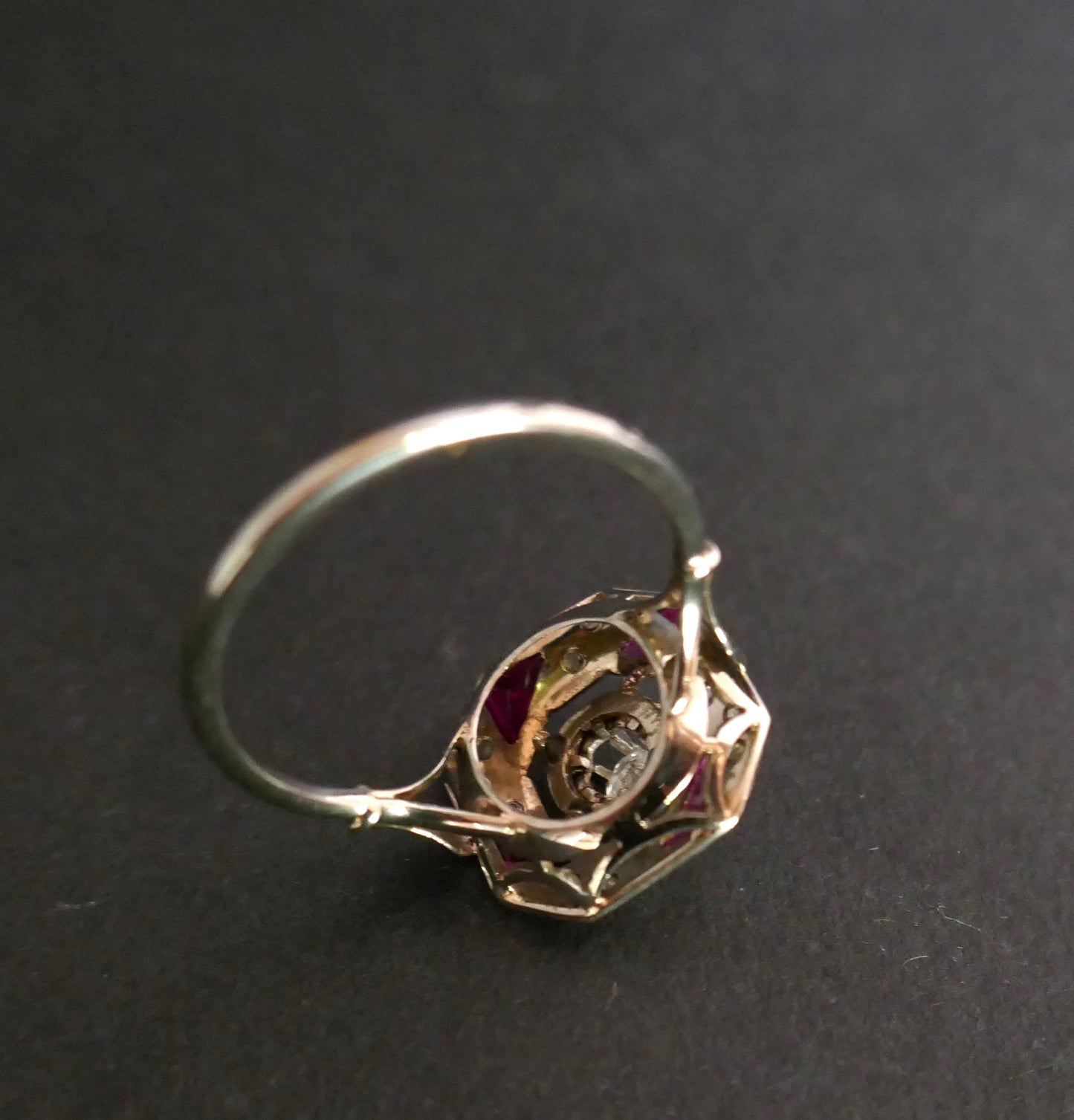 Bague Art Déco Diamants Et Rubis Calibrés