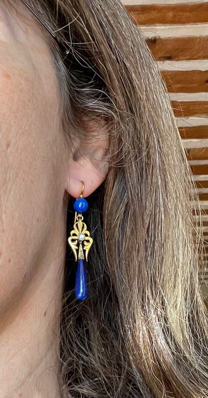 Paire de pendants d'oreilles Art Déco perles, lapis lazuli et diamants taille rose, vers 1920