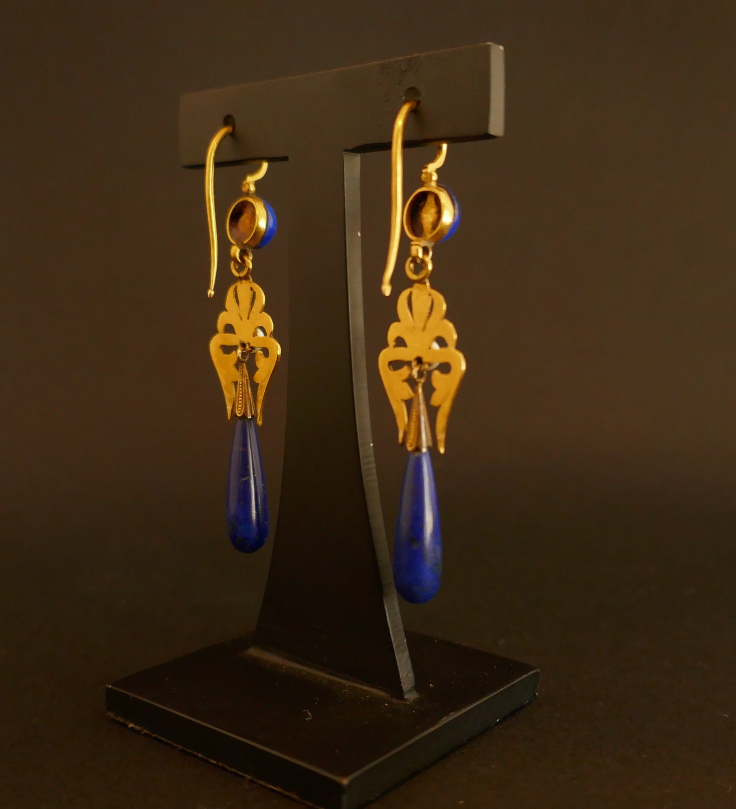 Paire de pendants d'oreilles Art Déco perles, lapis lazuli et diamants taille rose, vers 1920