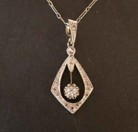 Pendentif Art Déco Serti De Diamants Platine Et Or Blanc 18 Carats Avec Sa Chaîne
