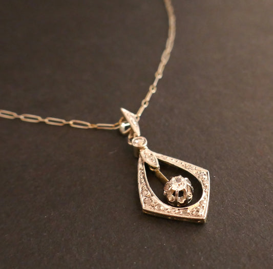Pendentif Art Déco Serti De Diamants Platine Et Or Blanc 18 Carats Avec Sa Chaîne
