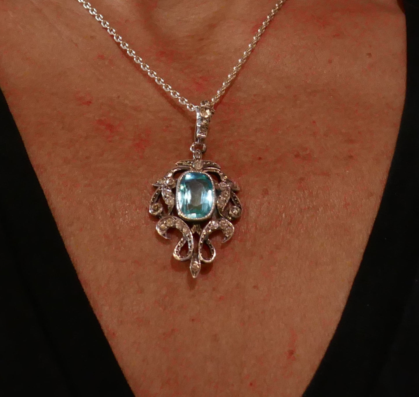 Collier Argent, Pendentif Pierre Bleue Et Pierres Blanches