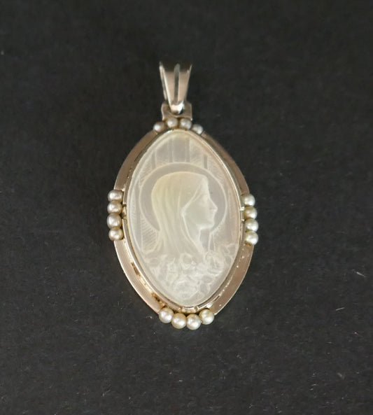Médaille Ancienne En Nacre Et Perles Fines