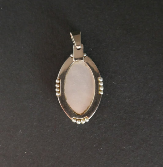 Médaille Ancienne En Nacre Et Perles Fines