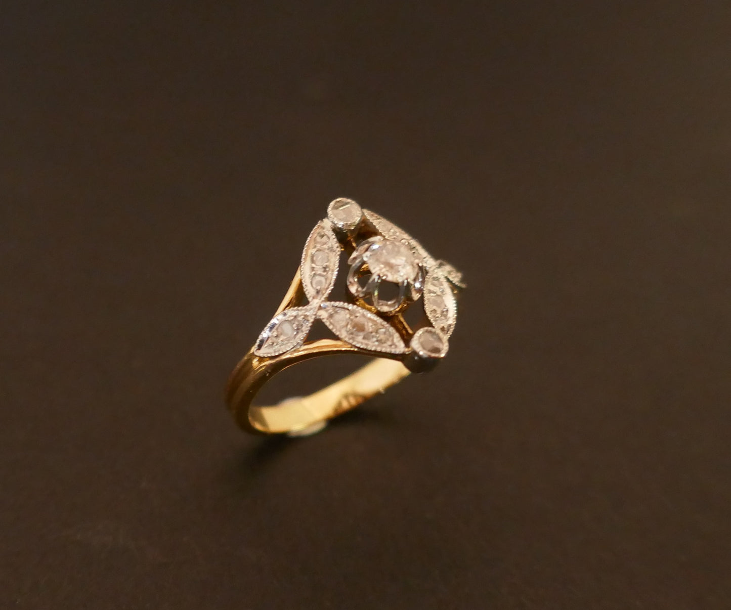 Bague d'époque Art Nouveau Sertie De Diamants