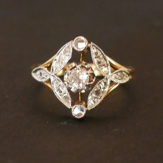 Bague d'époque Art Nouveau Sertie De Diamants