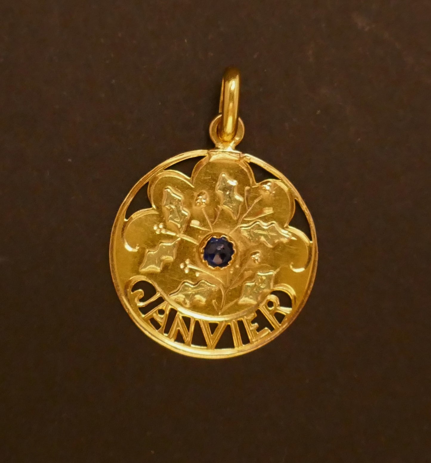Rare Médaille Janvier En Or 18 Carats