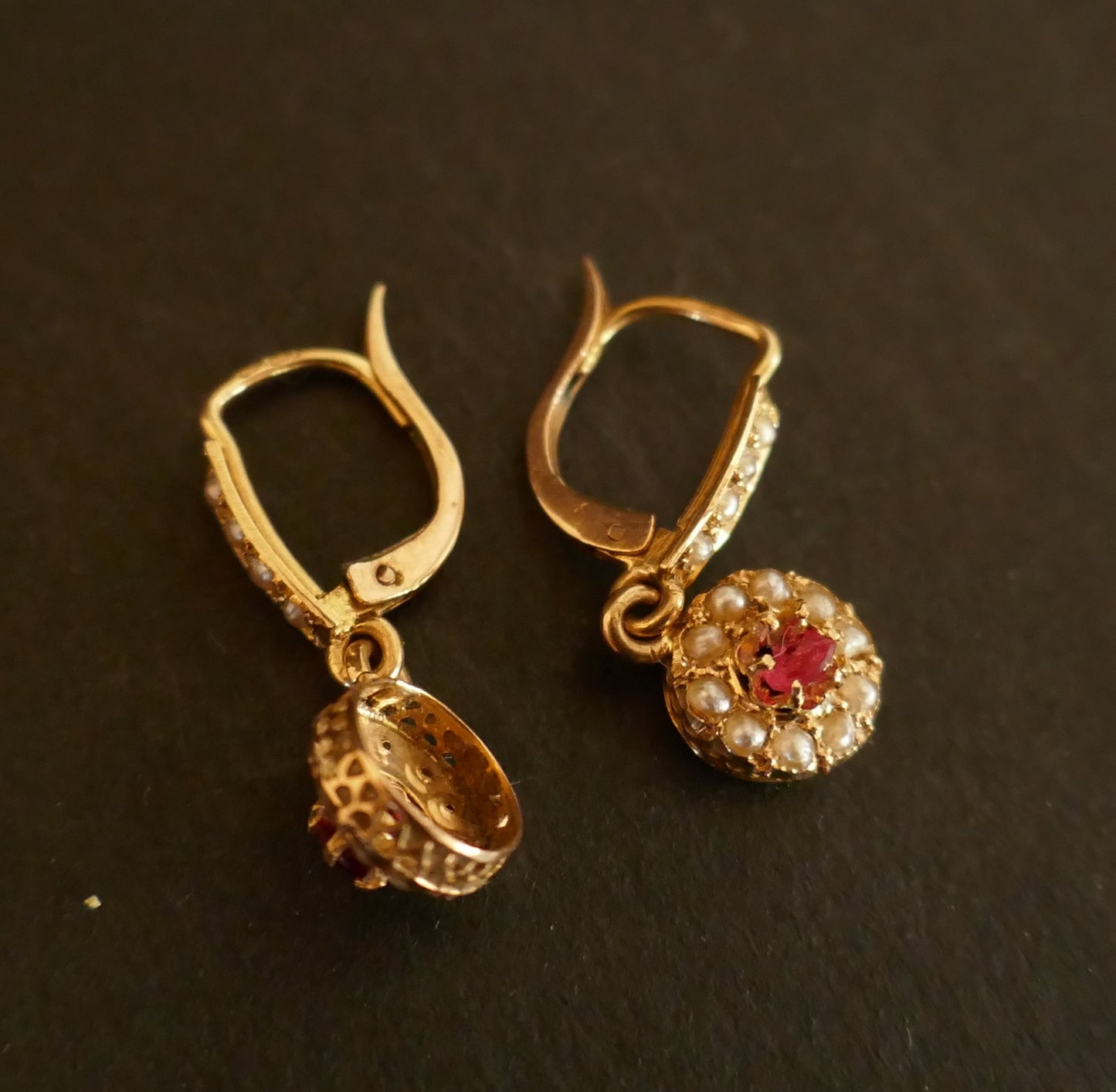 Dormeuses Perles Et Pierre Rouge, Or 18 Carats