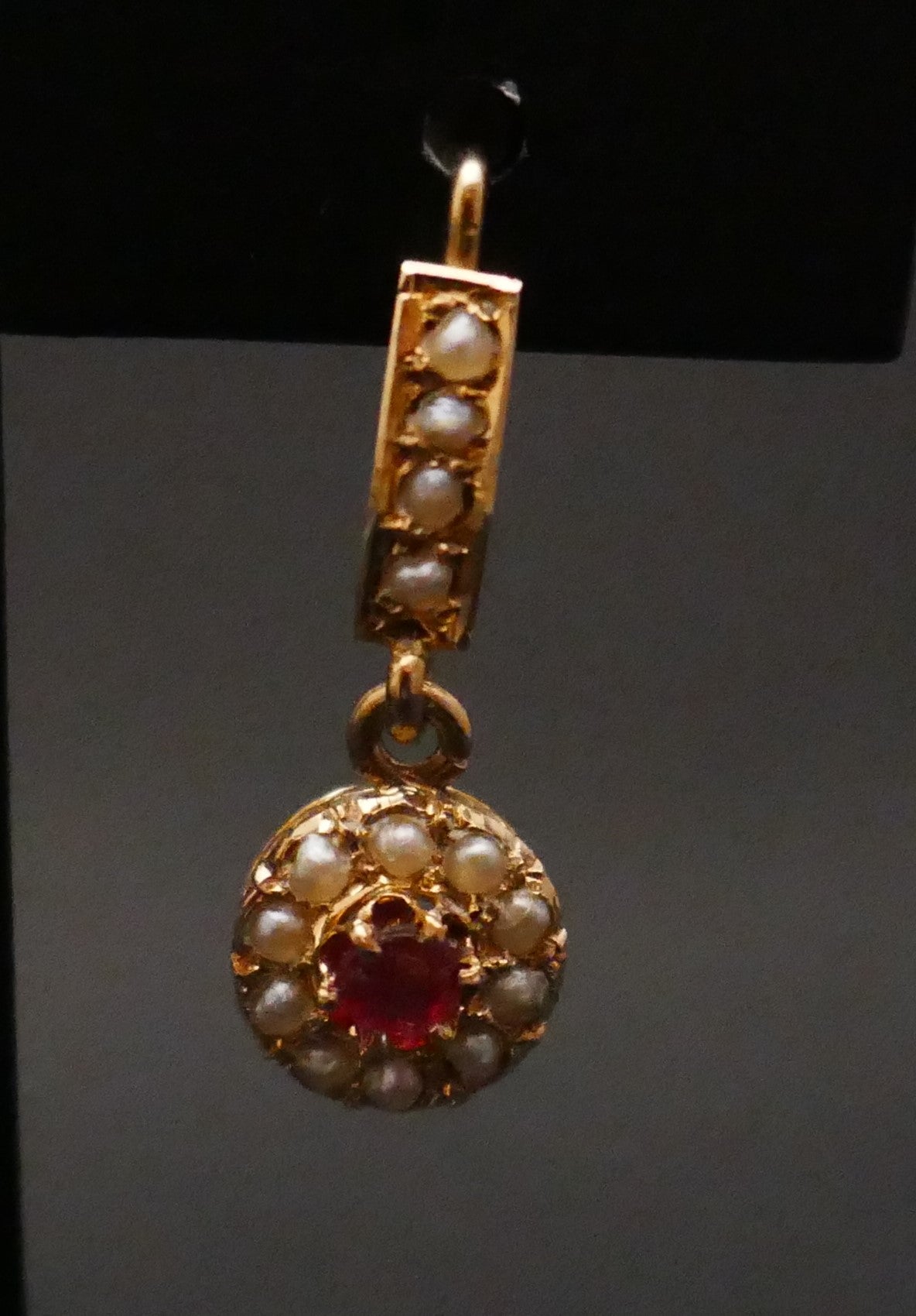 Dormeuses Perles Et Pierre Rouge, Or 18 Carats