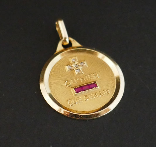 Médaille Augis, Diamant, Rubis Calibrés, Or 18 Carats