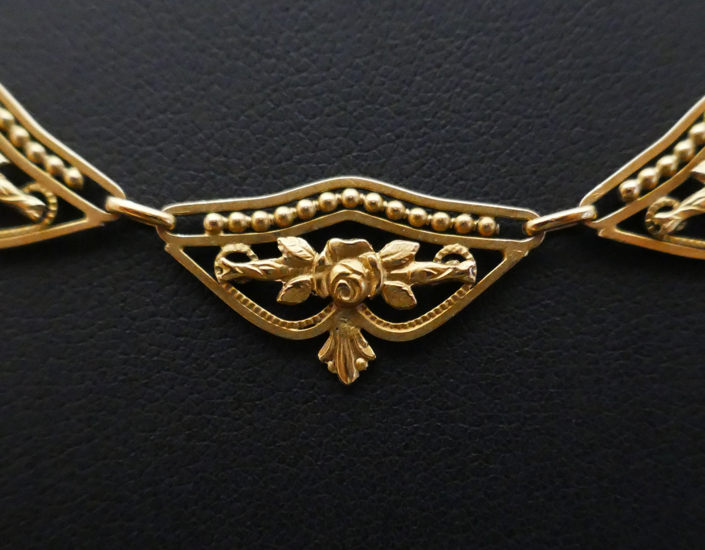 Collerette d'époque art Nouveau 16,75 gr En Or 18 Carats