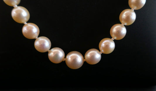 Collier De Perles De Culture, Fermoir émeraude Et Diamants