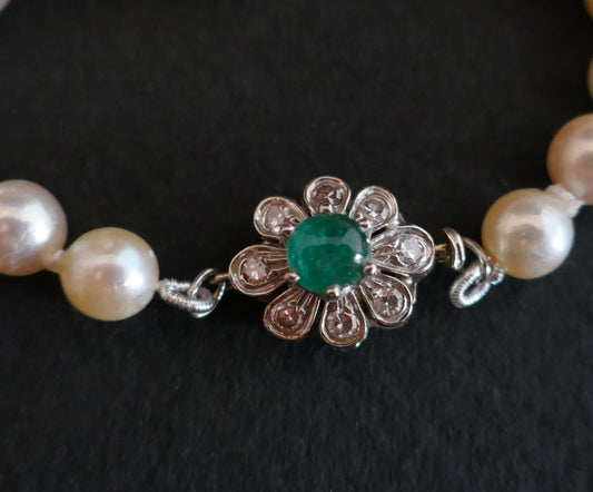 Collier De Perles De Culture, Fermoir émeraude Et Diamants
