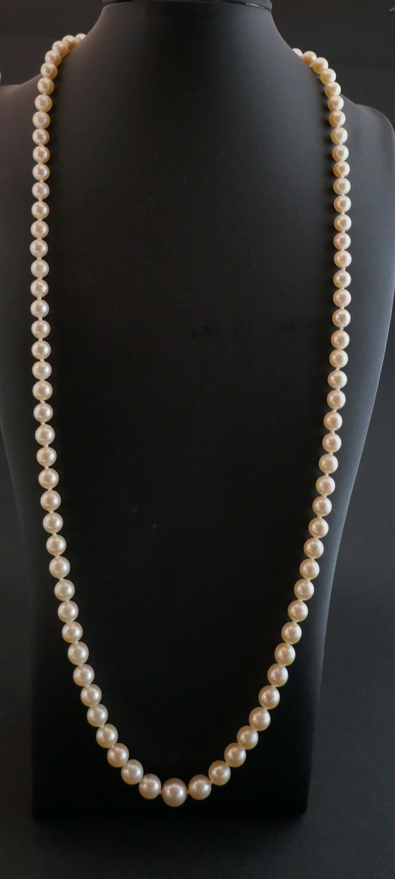 Collier De Perles De Culture, Fermoir émeraude Et Diamants