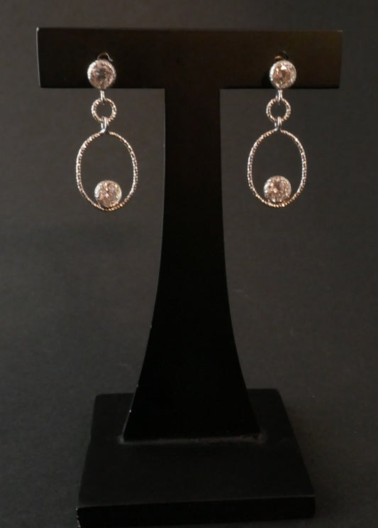 Boucles d'oreilles En Or Blanc et pierres blanches