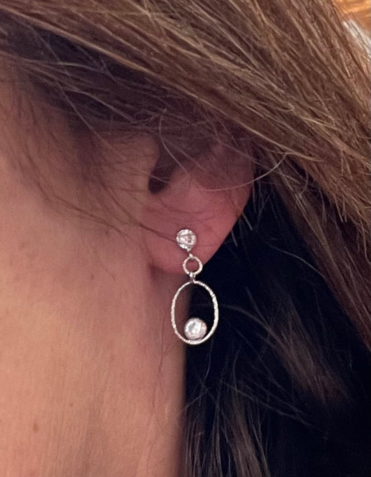 Boucles d'oreilles En Or Blanc et pierres blanches