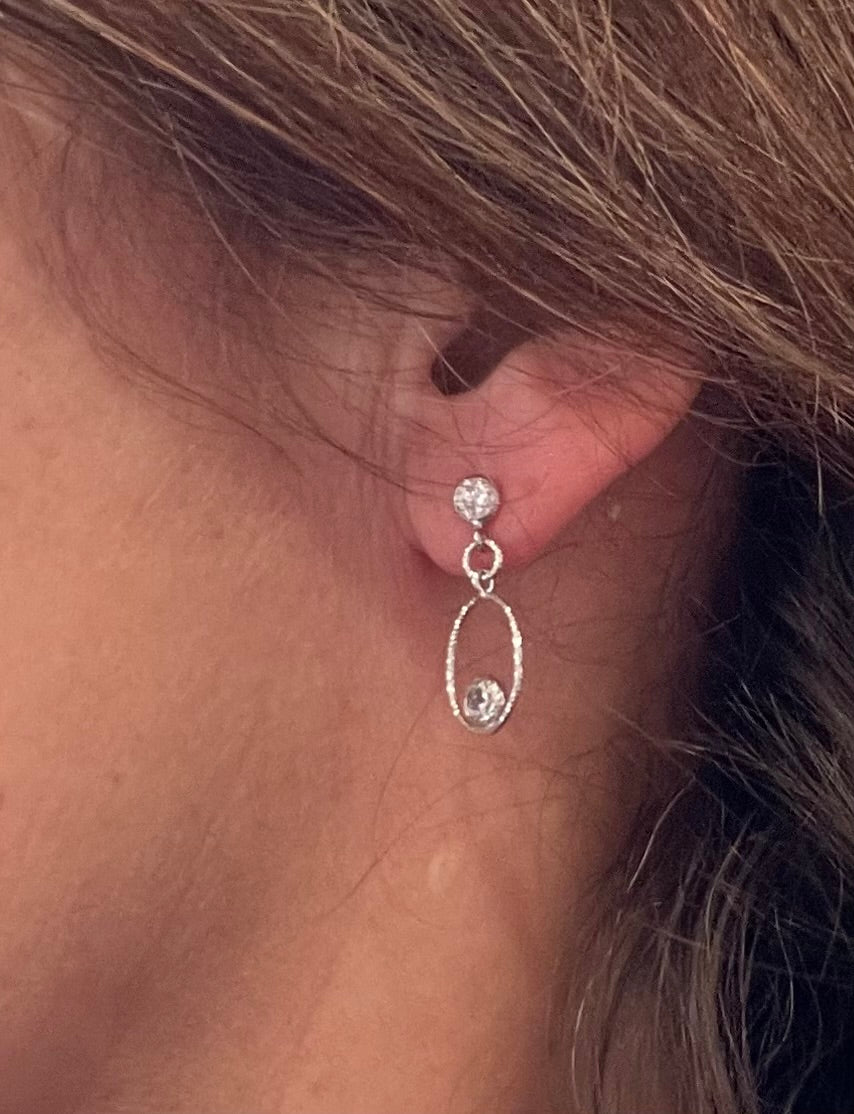Boucles d'oreilles En Or Blanc et pierres blanches