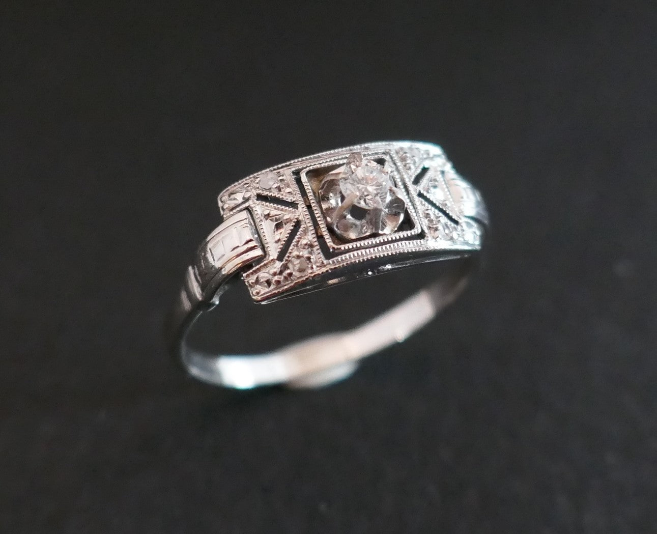 Bague Art Déco Sertie De Diamants, Or Et Platine