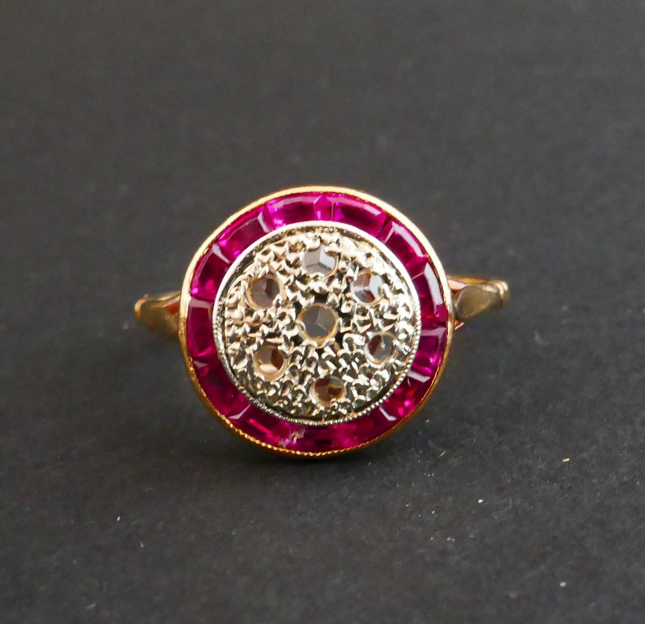 Bague Art Déco Diamants Et Rubis Calibrés, Or 18 Carats