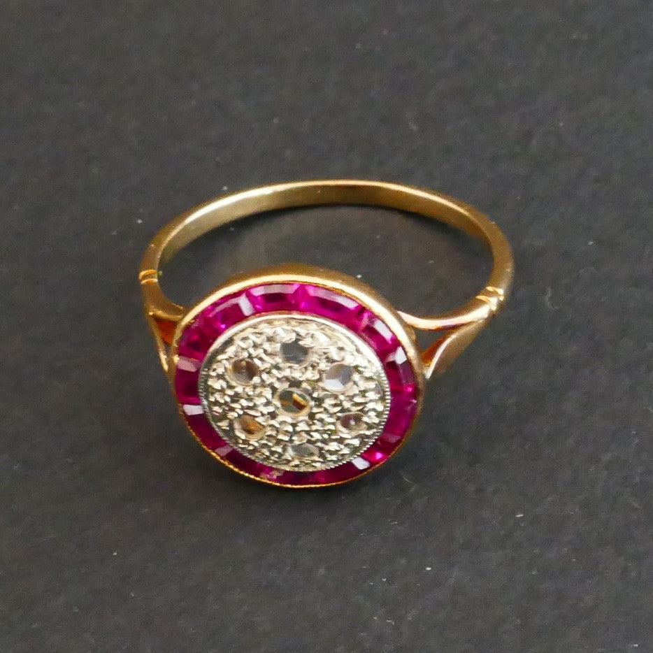 Bague Art Déco Diamants Et Rubis Calibrés, Or 18 Carats