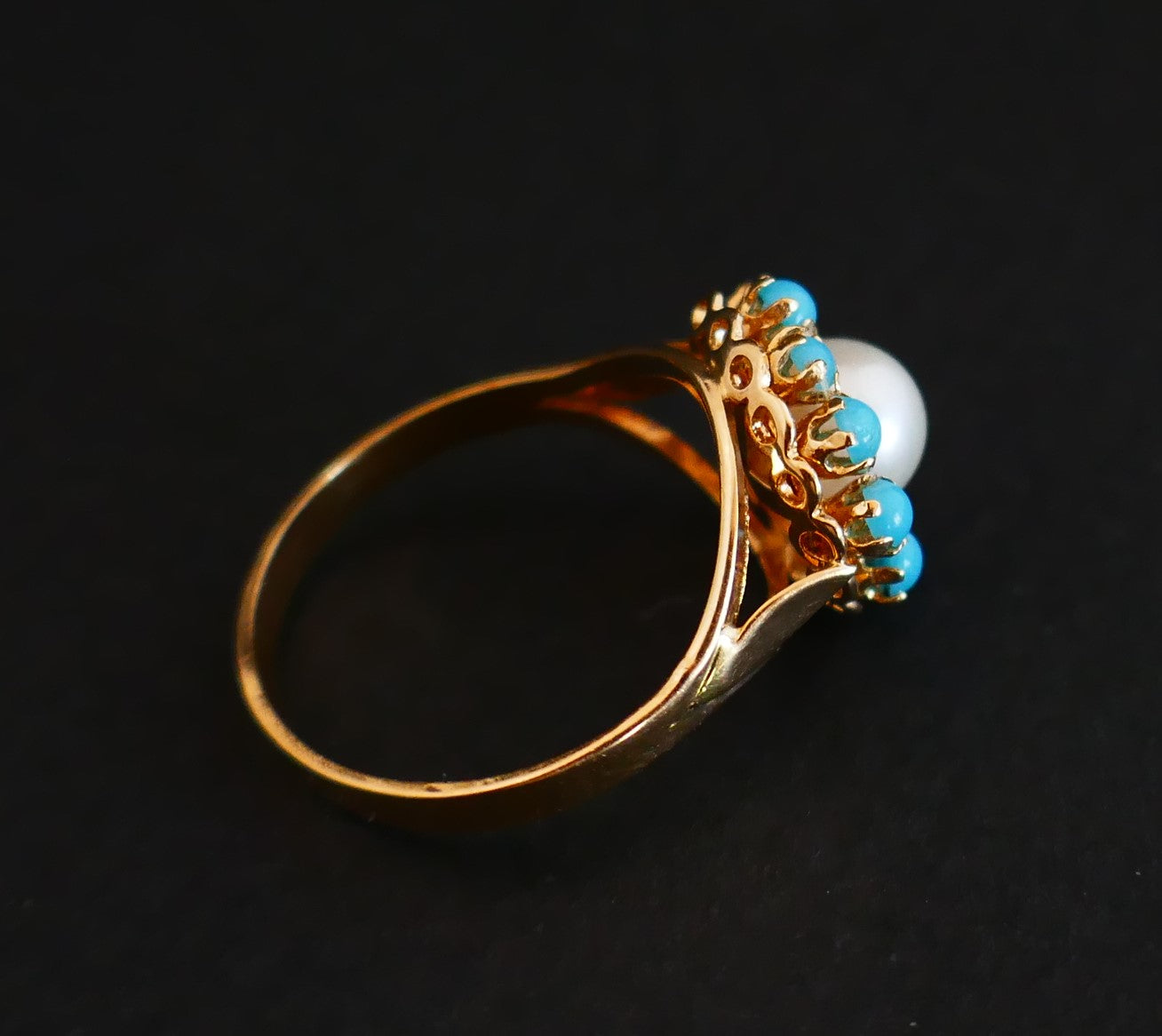 Bague Sertie d'Une Perle De Culture, Entourage De Turquoises