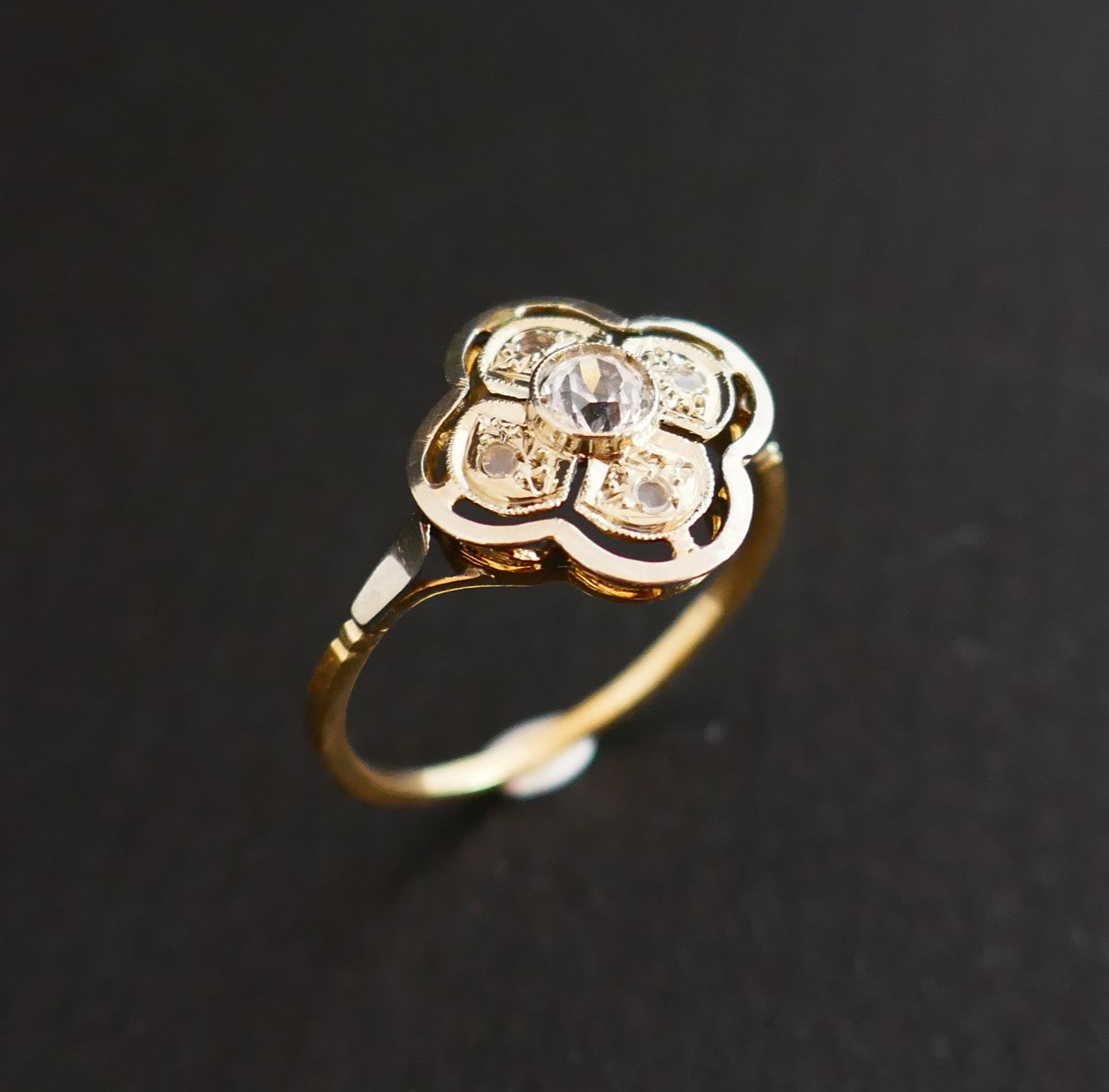 Bague Ancienne Trèfle, Or 18 Carats