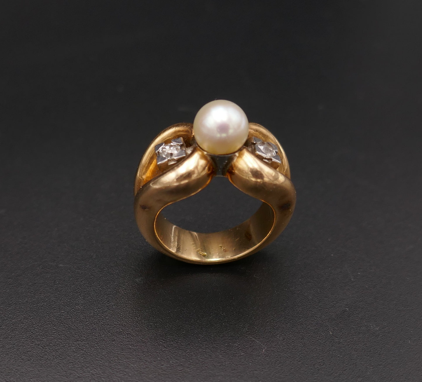 Bague Années 50' ,Maison Rouvenat Després, Perle Et Diamants, Or Et Platine.