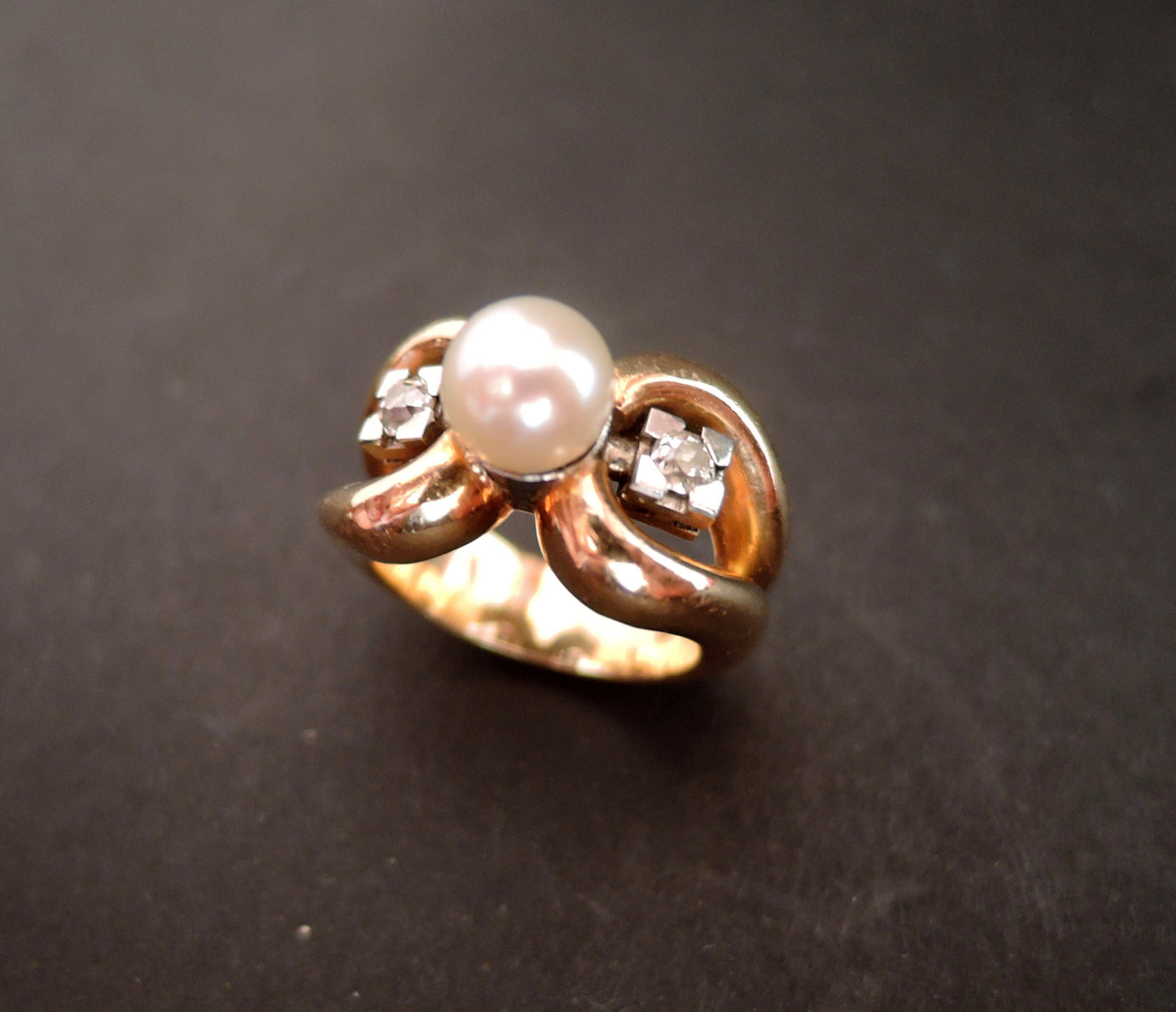 Bague Années 50' ,Maison Rouvenat Després, Perle Et Diamants, Or Et Platine.