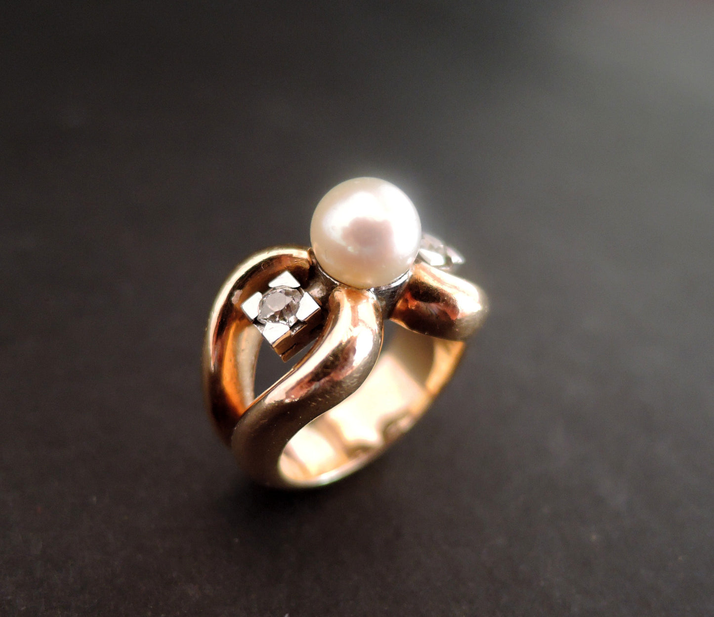 Bague Années 50' ,Maison Rouvenat Després, Perle Et Diamants, Or Et Platine.