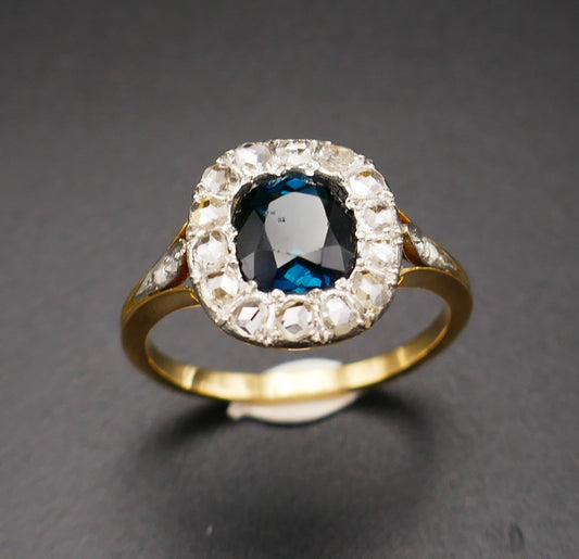 Bague Ornée d'Un Saphir Et Diamants Taille Rose, Or et Platine